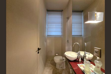 Apartamento à venda com 195m², 2 quartos e 2 vagasLavabo