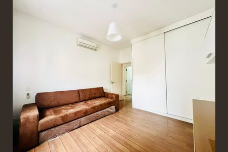 Apartamento à venda com 180m², 2 quartos e 2 vagas