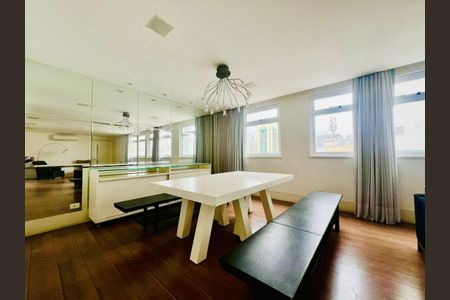 Apartamento à venda com 2 quartos, 180m² em Cerqueira César, São Paulo