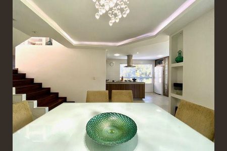 Casa à venda com 3 quartos, 242m² em Sapê, Niterói