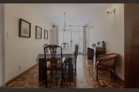 Casa à venda com 4 quartos, 206m² em Campo Belo, São Paulo