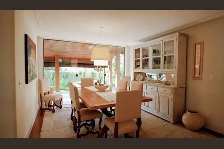 Casa à venda com 4 quartos, 402m² em Alphaville, Barueri