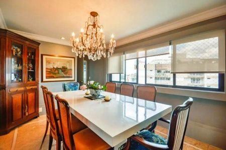 Apartamento à venda com 229m², 4 quartos e 4 vagas