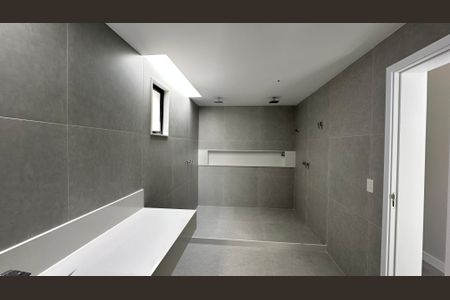 Casa de condomínio à venda com 462m², 5 quartos e 1 vagaBanheiro quarto 4