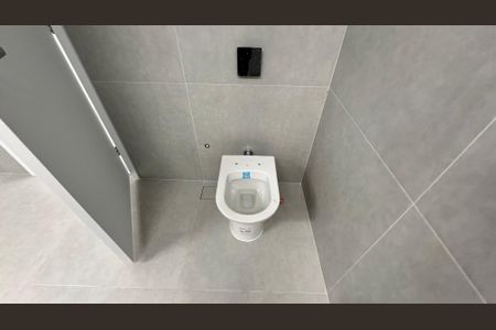 Casa de condomínio à venda com 462m², 5 quartos e 1 vagaBanheiro quarto 4