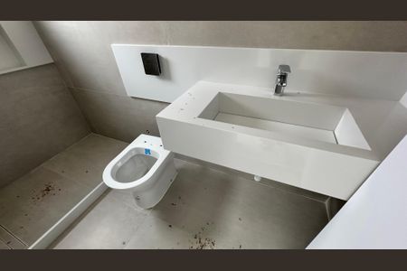 Casa de condomínio à venda com 462m², 5 quartos e 1 vagaBanheiro quarto 2