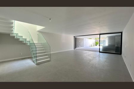 Sala de casa de condomínio à venda com 5 quartos, 462m² em Barra da Tijuca, Rio de Janeiro