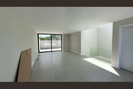 Casa de condomínio à venda com 462m², 5 quartos e 1 vagaSala íntima 