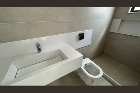 Casa de condomínio à venda com 462m², 5 quartos e 1 vagaBanheiro quarto 3