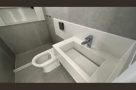 Casa de condomínio à venda com 462m², 5 quartos e 1 vagaBanheiro quarto 1