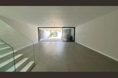 Casa de condomínio à venda com 462m², 5 quartos e 1 vagaSala