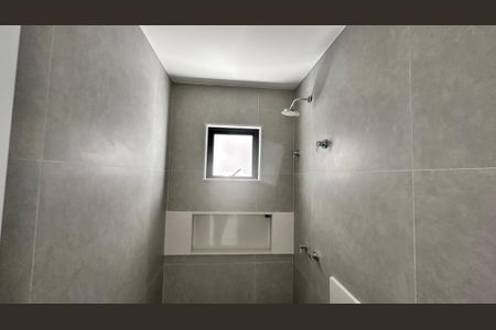 Casa de condomínio à venda com 462m², 5 quartos e 1 vagaBanheiro quarto 1