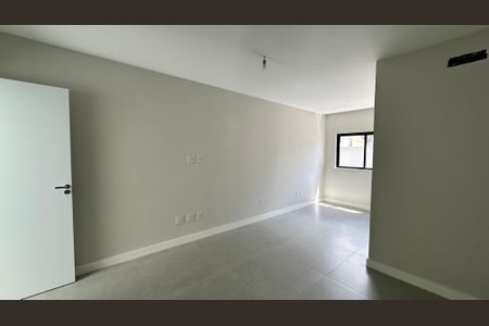 Casa de condomínio à venda com 462m², 5 quartos e 1 vagaQuarto 2