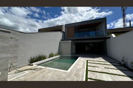 Casa de condomínio à venda com 462m², 5 quartos e 1 vagaFachada
