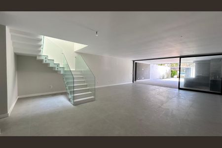 Casa de condomínio à venda com 462m², 5 quartos e 1 vagaSala