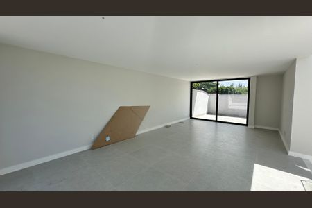 Casa de condomínio à venda com 462m², 5 quartos e 1 vagaSala íntima 