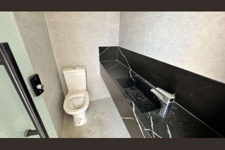 Casa de condomínio à venda com 462m², 5 quartos e 1 vagaBanheiro externo 