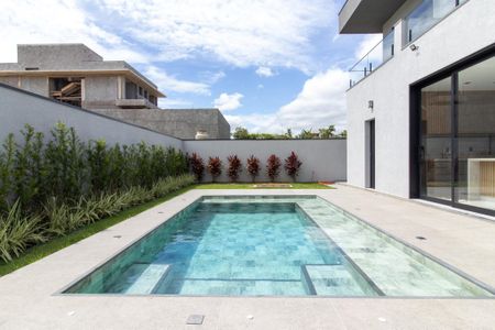 Casa de condomínio à venda com 340m², 4 quartos e 4 vagasÁrea externa