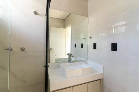 Casa de condomínio à venda com 340m², 4 quartos e 4 vagasBanheiro da Suíte 4