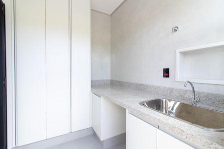 Casa de condomínio à venda com 340m², 4 quartos e 4 vagasÁrea de Serviço