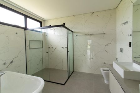 Casa de condomínio à venda com 340m², 4 quartos e 4 vagasBanheiro da Suíte 1