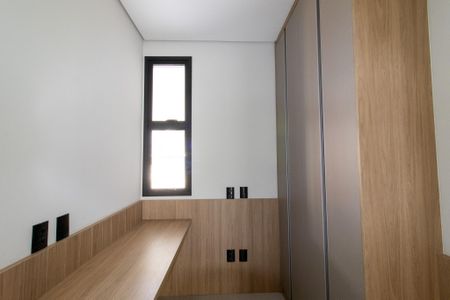 Casa de condomínio à venda com 340m², 4 quartos e 4 vagasEscritório