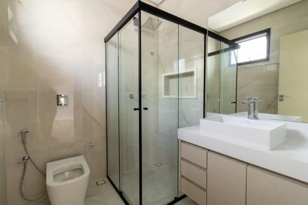 Casa de condomínio à venda com 340m², 4 quartos e 4 vagasBanheiro da Suíte 2