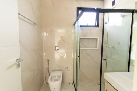 Casa de condomínio à venda com 340m², 4 quartos e 4 vagasBanheiro da Suíte 4