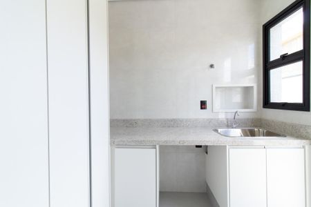 Casa de condomínio à venda com 340m², 4 quartos e 4 vagasÁrea de Serviço