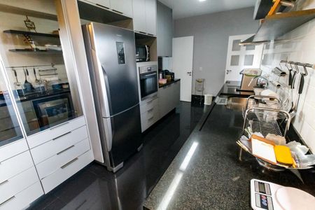 Apartamento à venda com 193m², 4 quartos e 4 vagas Apartamento à venda com 193m², 4 quartos e 4 vagasCozinha - Armários