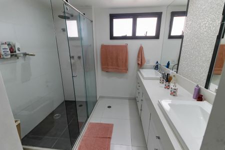 Apartamento à venda com 193m², 4 quartos e 4 vagas Apartamento à venda com 193m², 4 quartos e 4 vagasBanheiro da Suíte 3