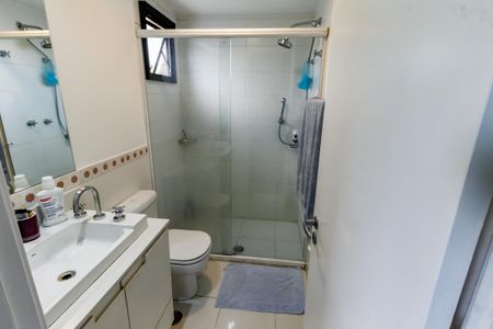 Apartamento à venda com 193m², 4 quartos e 4 vagas Apartamento à venda com 193m², 4 quartos e 4 vagasBanheiro da Suíte 1