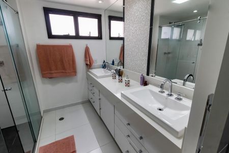 Apartamento à venda com 193m², 4 quartos e 4 vagas Apartamento à venda com 193m², 4 quartos e 4 vagasBanheiro da Suíte 3