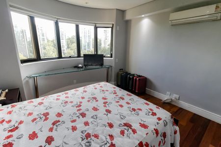 Apartamento à venda com 193m², 4 quartos e 4 vagas Apartamento à venda com 193m², 4 quartos e 4 vagasSuíte 3