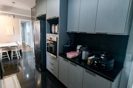 Apartamento à venda com 193m², 4 quartos e 4 vagas Apartamento à venda com 193m², 4 quartos e 4 vagasCozinha - Armários