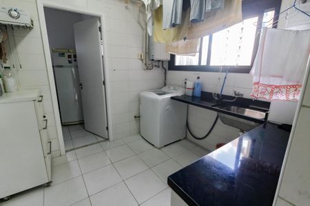 Apartamento à venda com 193m², 4 quartos e 4 vagas Apartamento à venda com 193m², 4 quartos e 4 vagasÁrea de Serviço