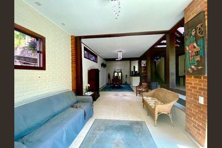 Casa à venda com 4 quartos, 378m² em Itaipu, Niterói