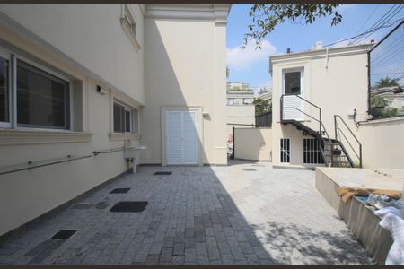 Casa à venda com 614m², 5 quartos e 6 vagas Casa à venda com 614m², 5 quartos e 6 vagasÁrea de Serviço