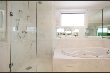 Casa à venda com 614m², 5 quartos e 6 vagas Casa à venda com 614m², 5 quartos e 6 vagasBanheiro 2 Suíte Master