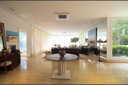 Sala 1 de casa à venda com 5 quartos, 614m² em Jardim Leonor, São Paulo