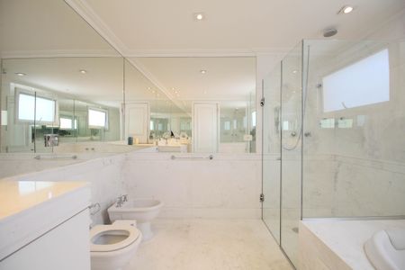 Casa à venda com 614m², 5 quartos e 6 vagas Casa à venda com 614m², 5 quartos e 6 vagasBanheiro 2 Suíte Master