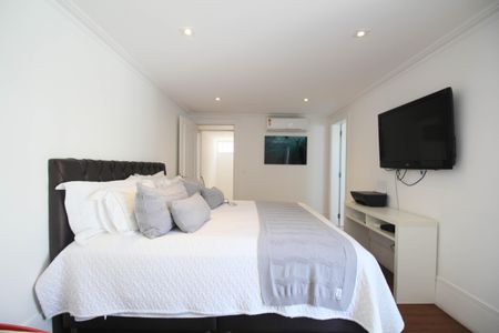 Casa à venda com 614m², 5 quartos e 6 vagas Casa à venda com 614m², 5 quartos e 6 vagasSuíte 4