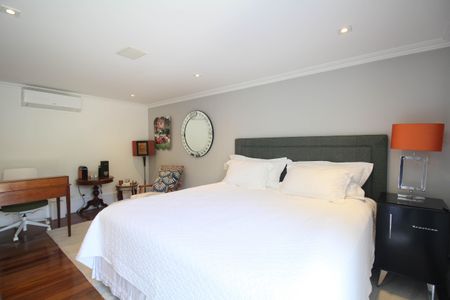 Casa à venda com 614m², 5 quartos e 6 vagas Casa à venda com 614m², 5 quartos e 6 vagasSuíte 5