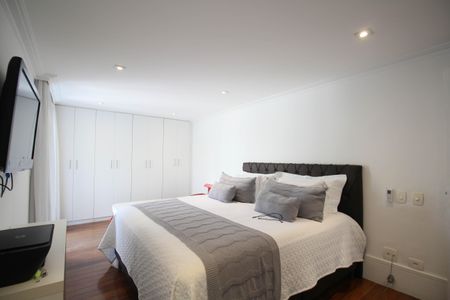 Casa à venda com 614m², 5 quartos e 6 vagas Casa à venda com 614m², 5 quartos e 6 vagasSuíte 4