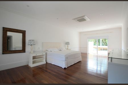 Casa à venda com 614m², 5 quartos e 6 vagas Casa à venda com 614m², 5 quartos e 6 vagasSuíte Master