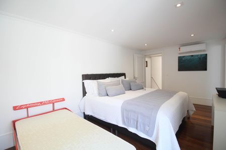 Casa à venda com 614m², 5 quartos e 6 vagas Casa à venda com 614m², 5 quartos e 6 vagasSuíte 4