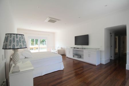 Casa à venda com 614m², 5 quartos e 6 vagas Casa à venda com 614m², 5 quartos e 6 vagasSuíte Master