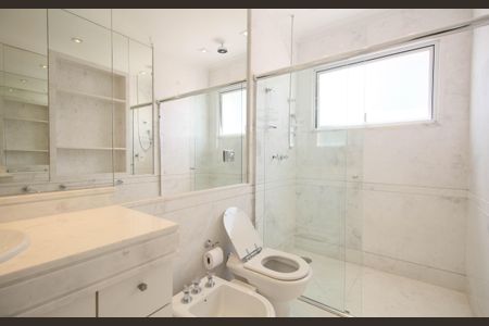 Casa à venda com 614m², 5 quartos e 6 vagas Casa à venda com 614m², 5 quartos e 6 vagasBanheiro 1 Suíte Master