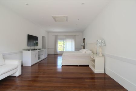 Casa à venda com 614m², 5 quartos e 6 vagas Casa à venda com 614m², 5 quartos e 6 vagasSuíte Master