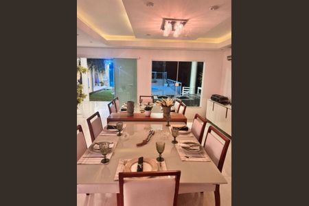 Casa à venda com 5 quartos, 450m² em Itaipu, Niterói